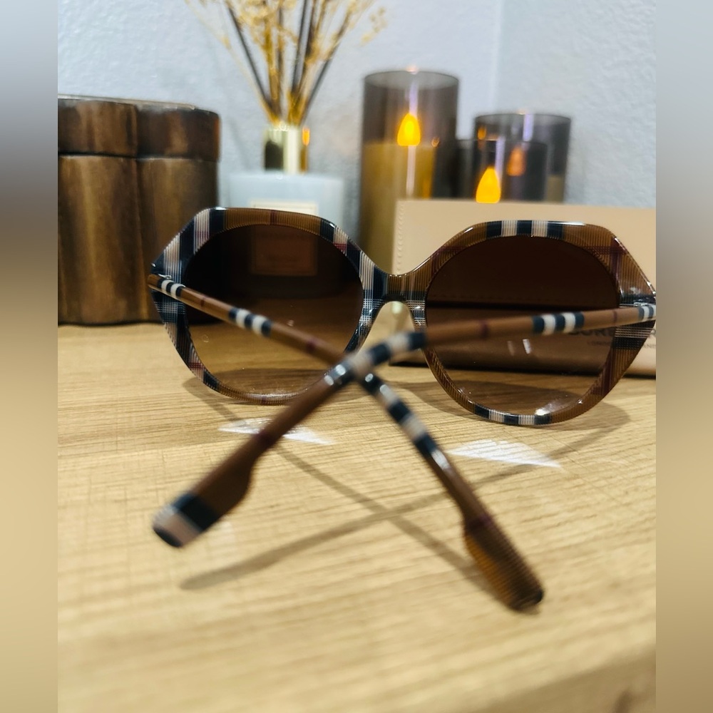 AUTHENTIC BURBERRY Square Lens Sunglasses 🤎😎 - Picture 6 of 7
